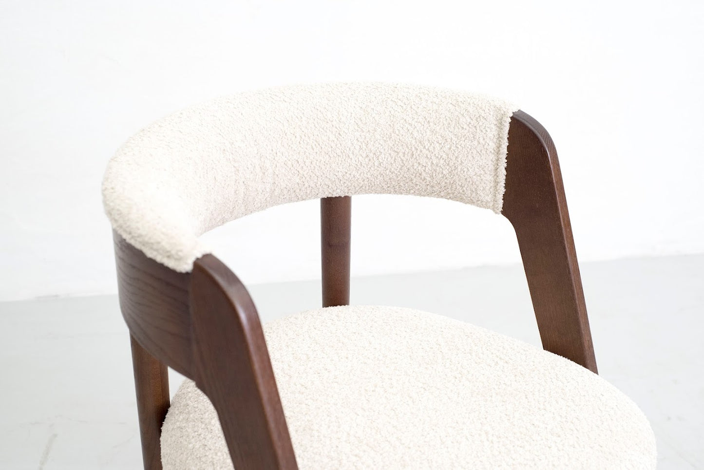 Chair 02 - Upholstered Oak chair with curved backrest-Bordo