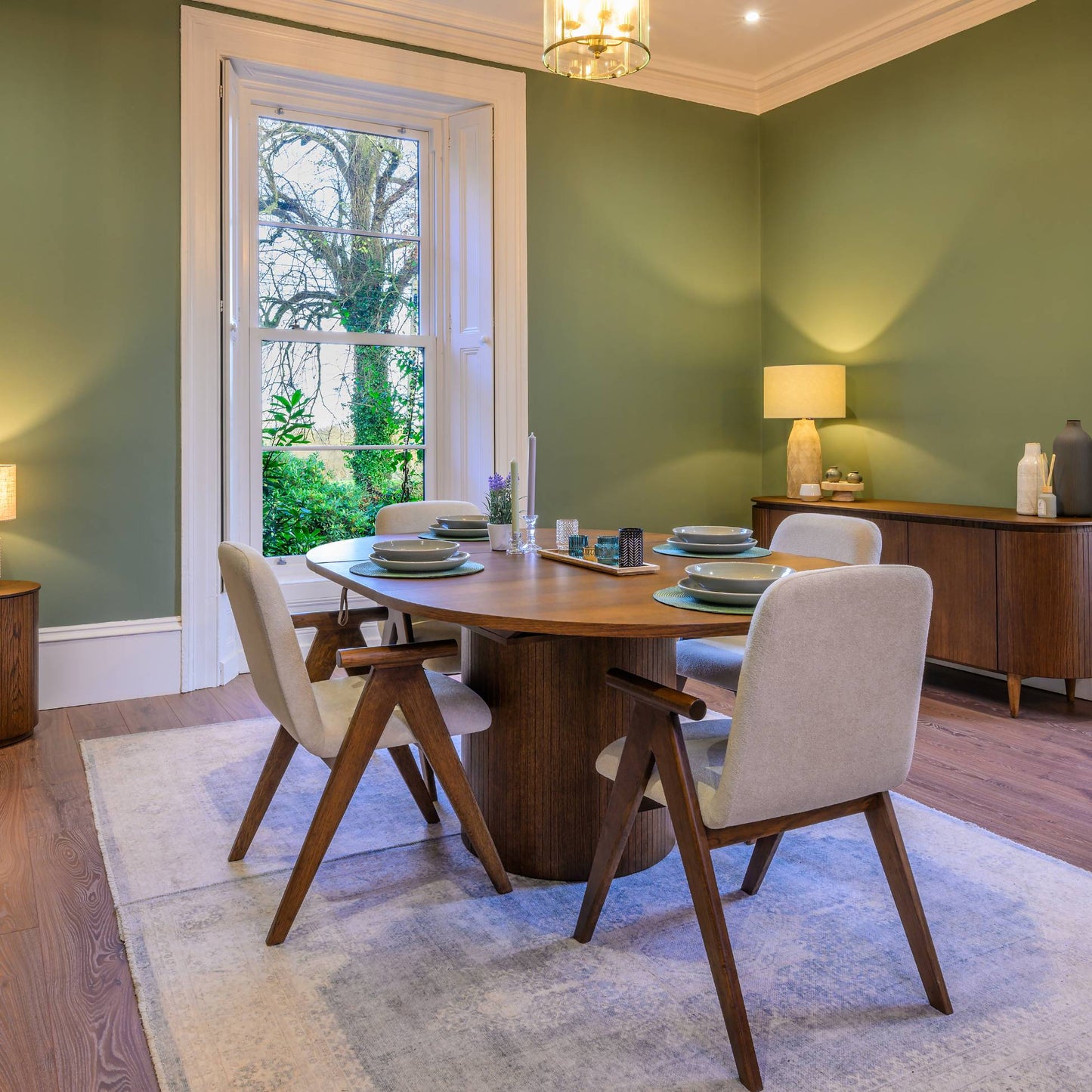 Luna 1300 Round Extending Table